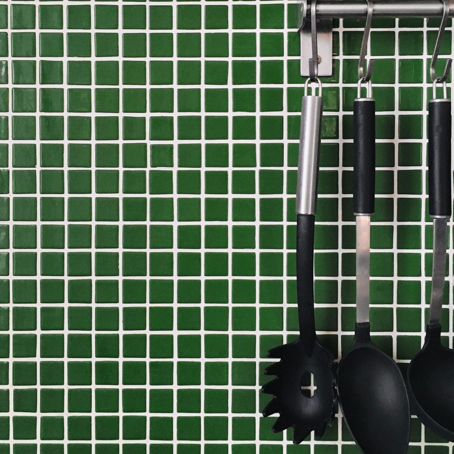 Green kitchen tiles: How to make the latest trend work for you