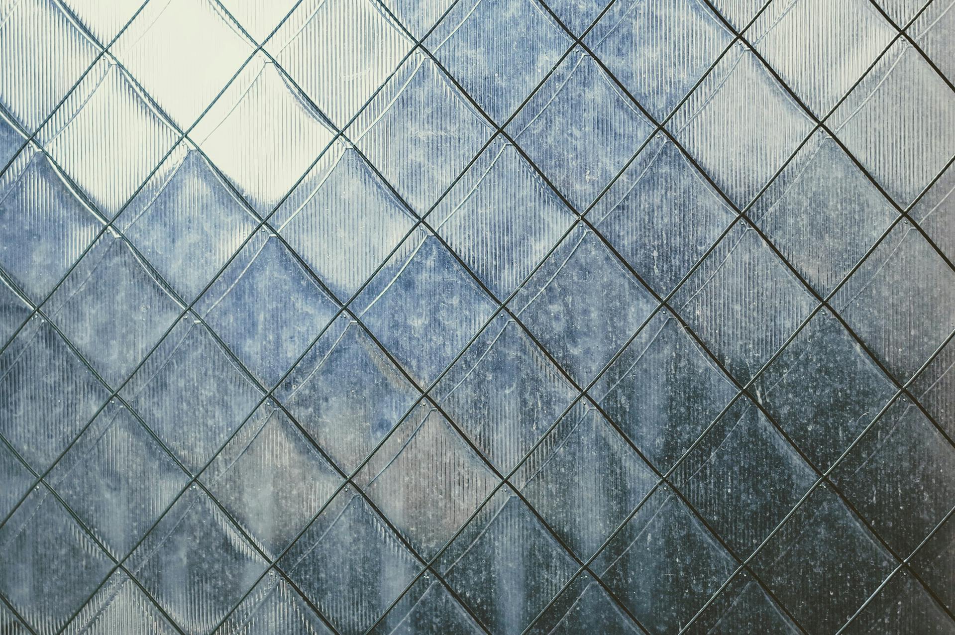 Silver kitchen tiles